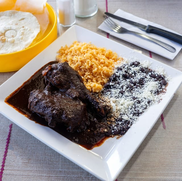42. Mole de Pollo.